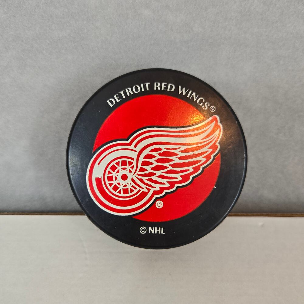 Vintage Puck World Detroit Red Wings NHL Czech Official Licensed Hockey Puck